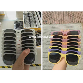 UV color changing glasses